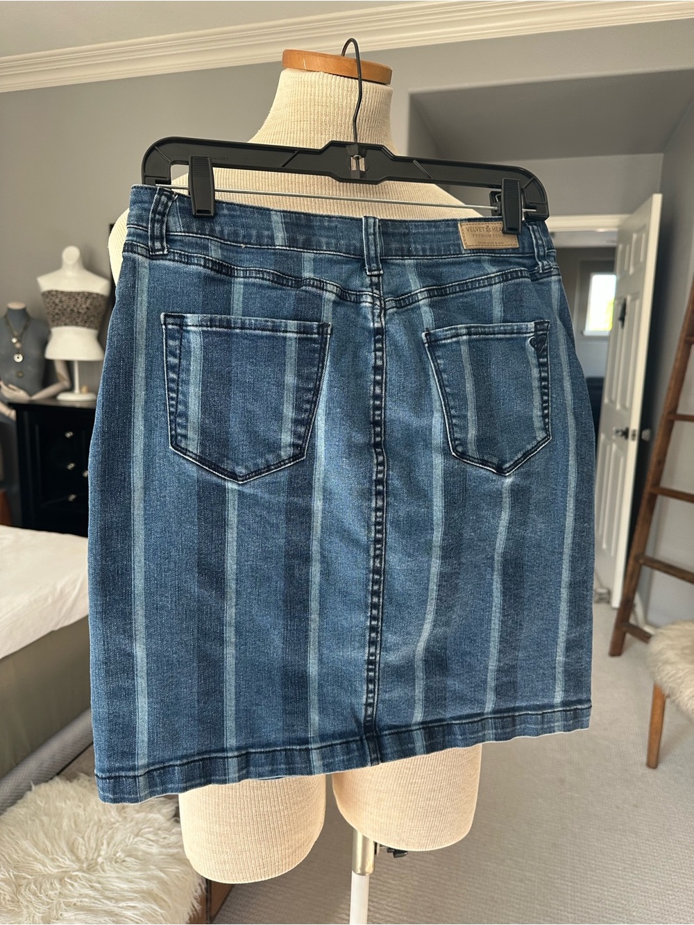 Velvet Heart Blue Striped Button-Front Denim Skirt, size 29 - Picture 5 of 12